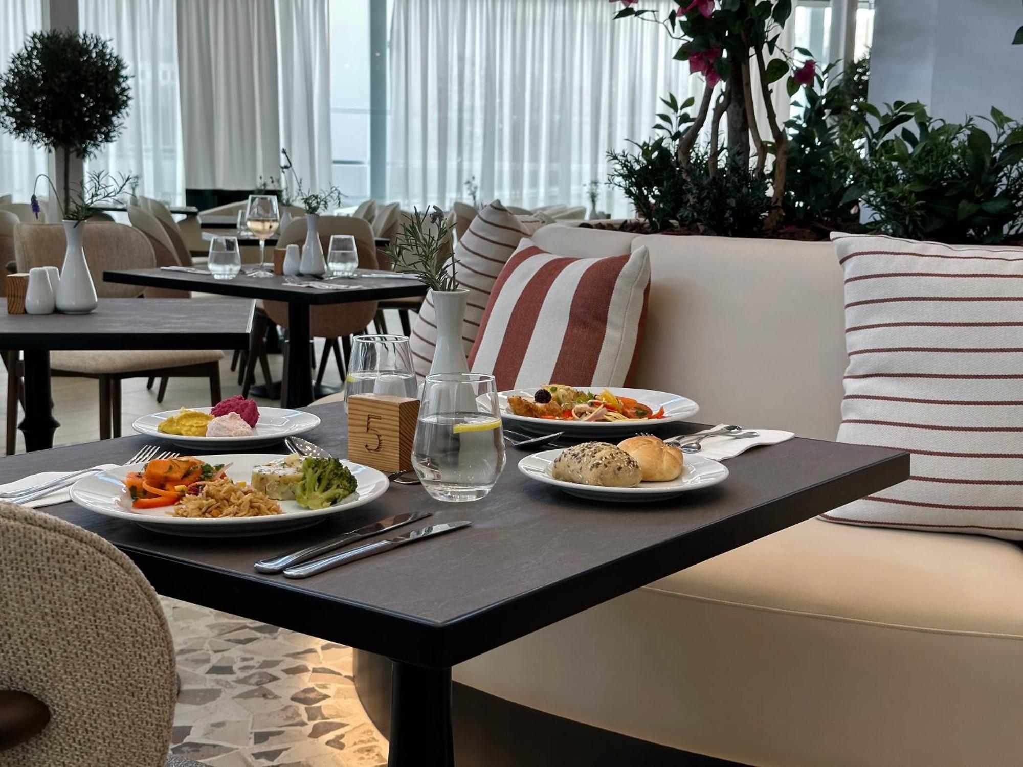 King Jason Paphos - Designed For Adults By Louis Hotels المظهر الخارجي الصورة